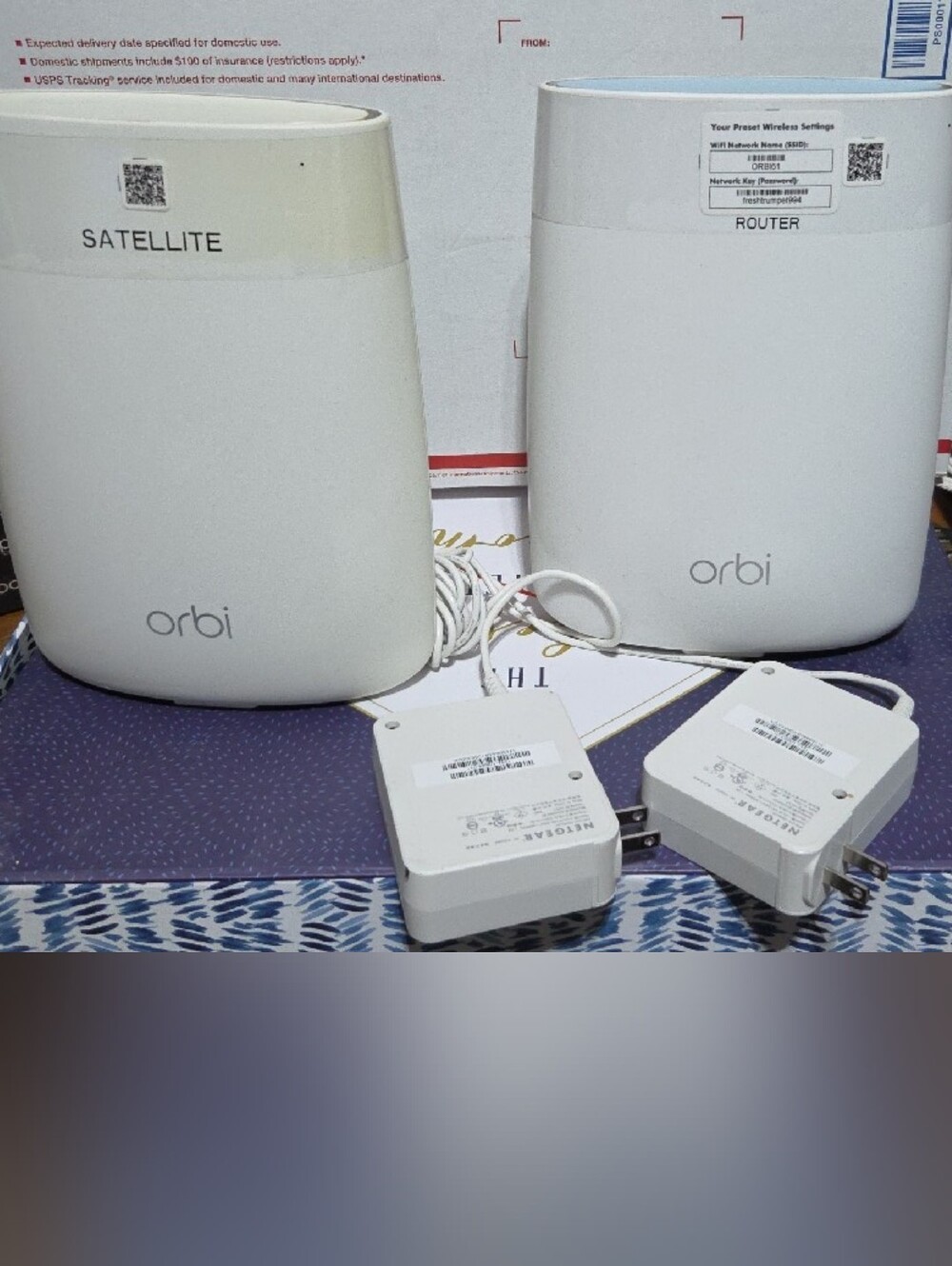 NETGEAR/orbi RBR50 Wireless Router And RBS50 Satellite Package